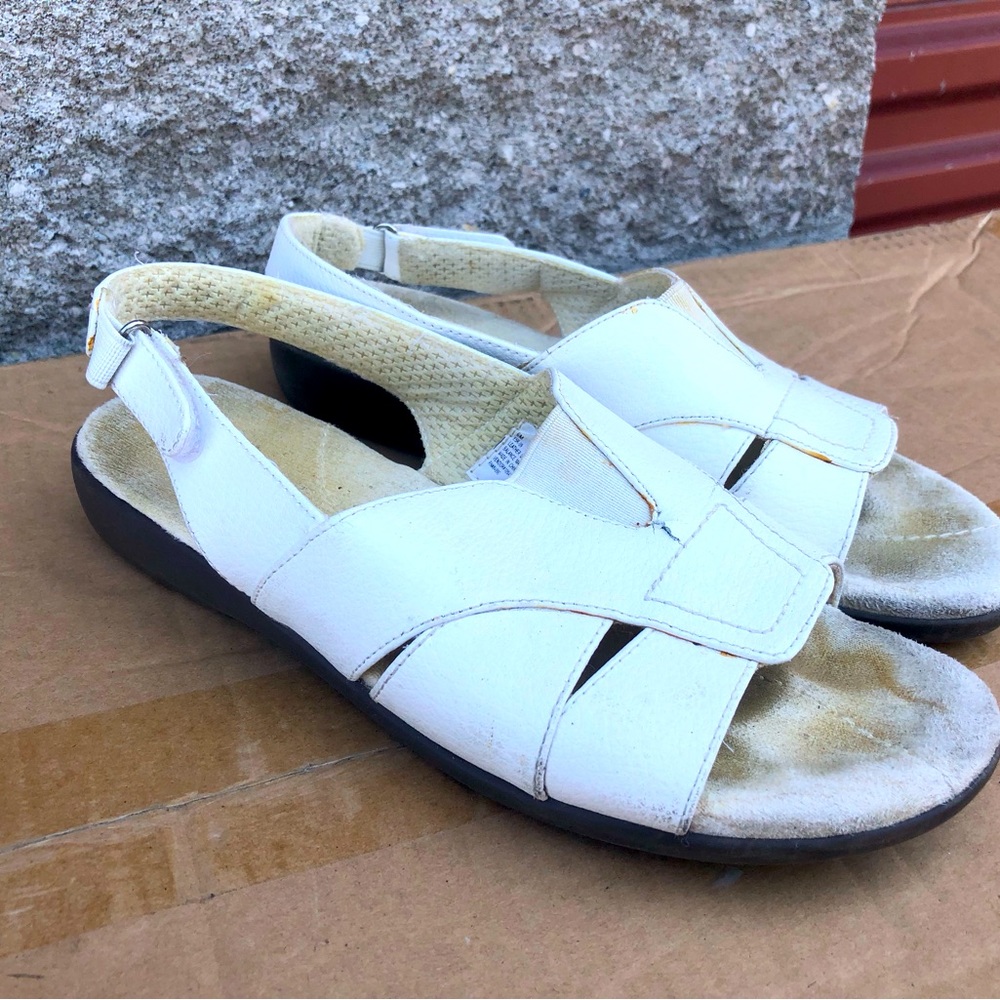 Mushrooms White Women’s Flat Ankle Strap Slip On  Faux Leather Sandals Sz 6M